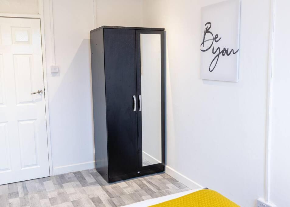 2 Bed With Free Parking Apartment London Exterior photo